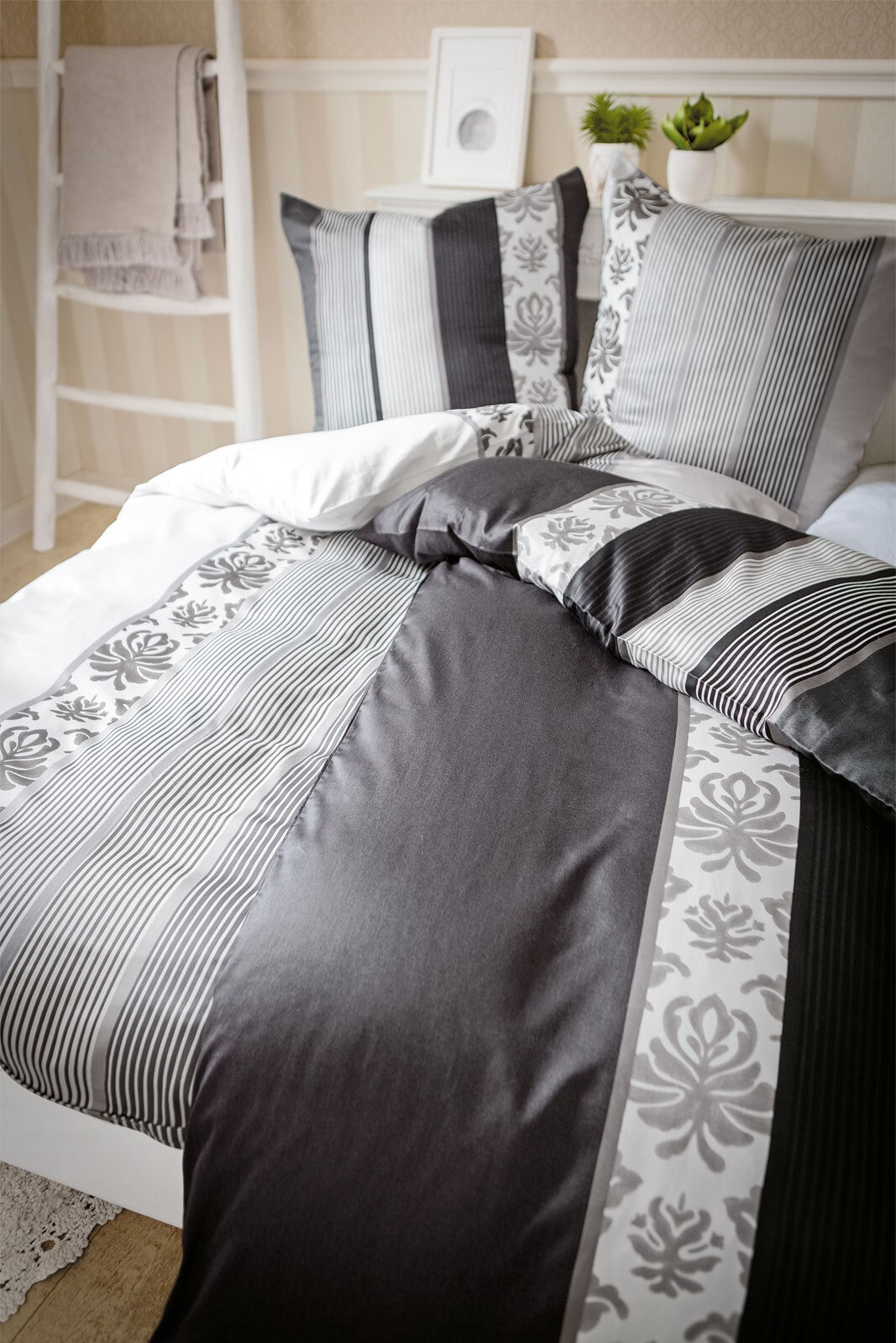 JOOP! Satin-Bettwäsche ORNAMENT STRIPES 135 x 200 cm schwarz
