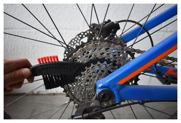 Kit chaine vélo : 1x outil de réparation chaîne vélo   1x set de nettoyage chaîne vélo   1x clé allen étoile