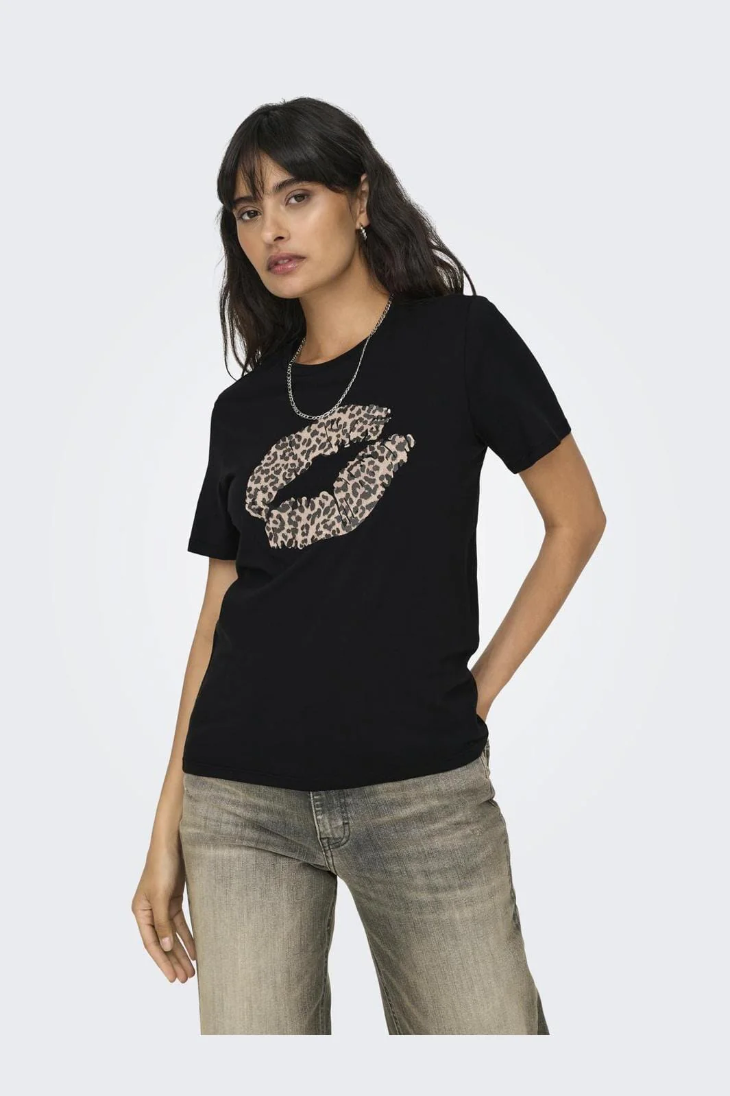 Only Onlola S/S Reg Tee 4734990 black leo lips