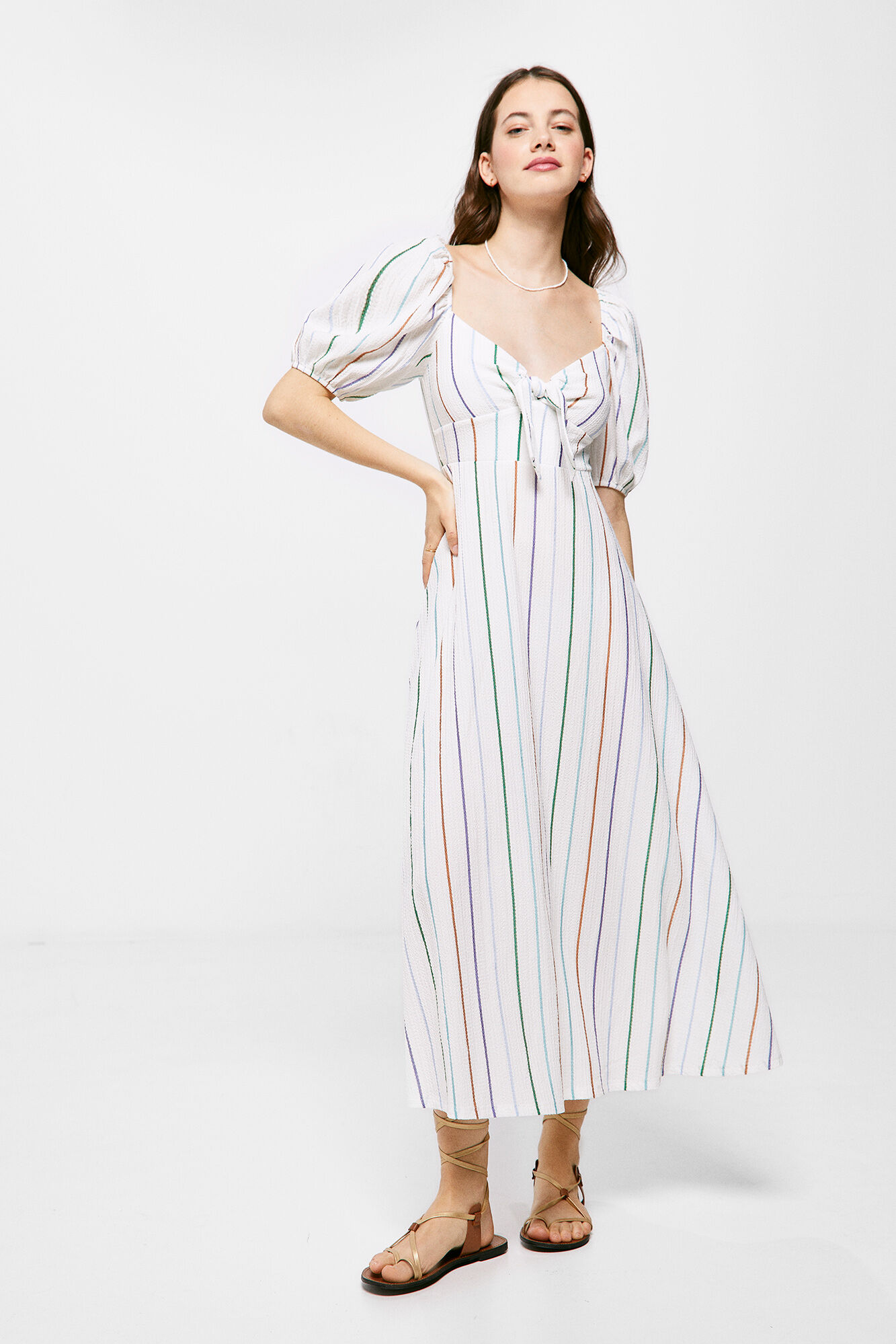 Vestido midi listrado com decote laço - Branco