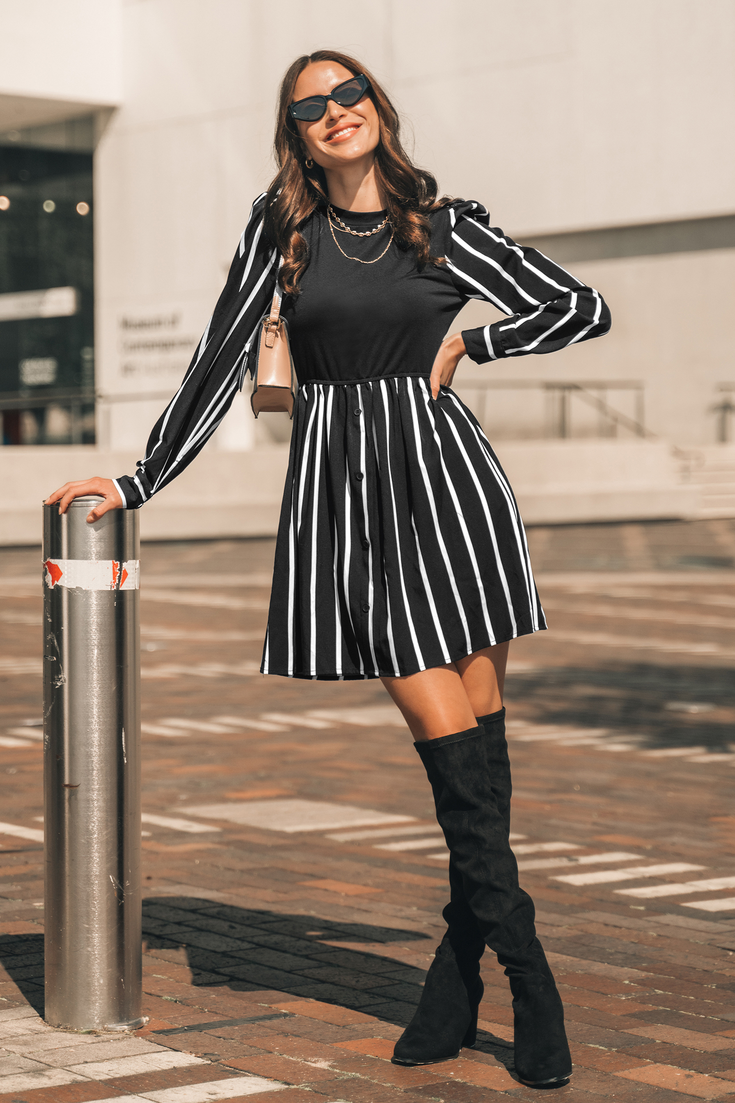 Robe mini à rayures et col rond