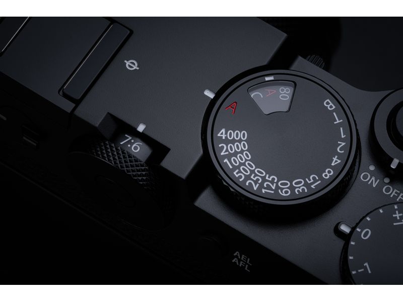 Fujifilm Fotokamera GFX 100RF Schwarz GFX-Kamera mit fest verbautem Objektiv und bringt die Mittelformat-Bildqualität in ein ultrakompaktes Design