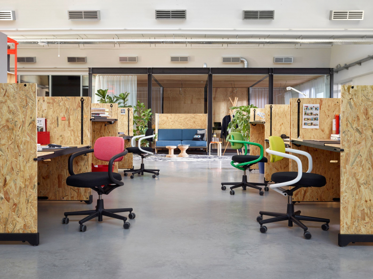 Vitra Allstar bureaustoel zachte wielen diepzwarte armleuning nero rugleuning