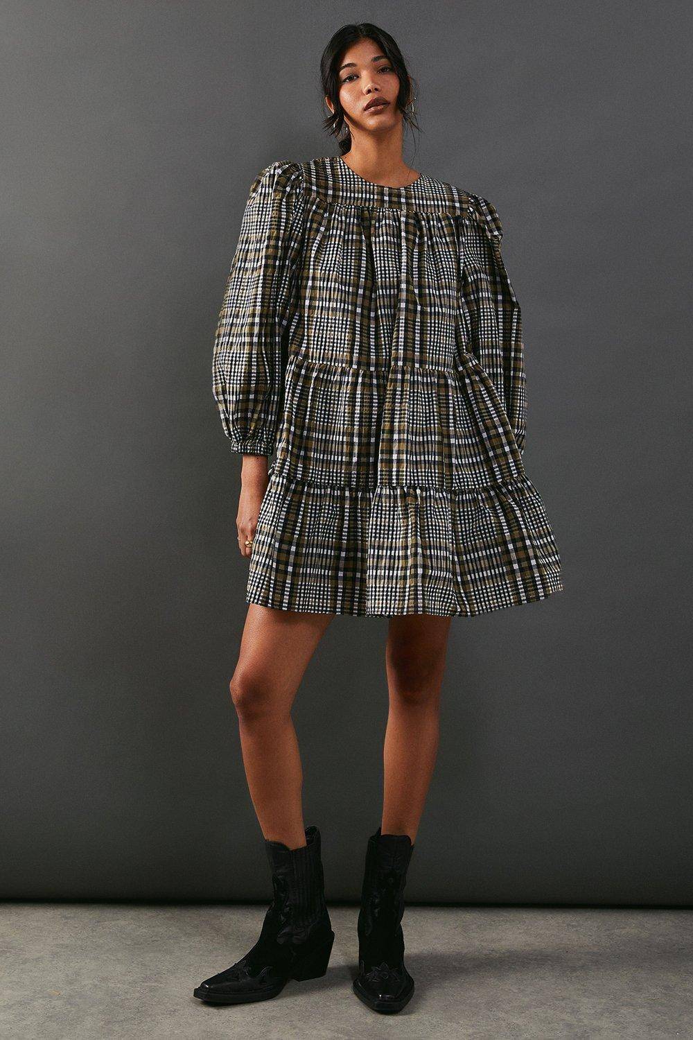 Warehouse Robe Mini Smockée à Carreaux avec Volants