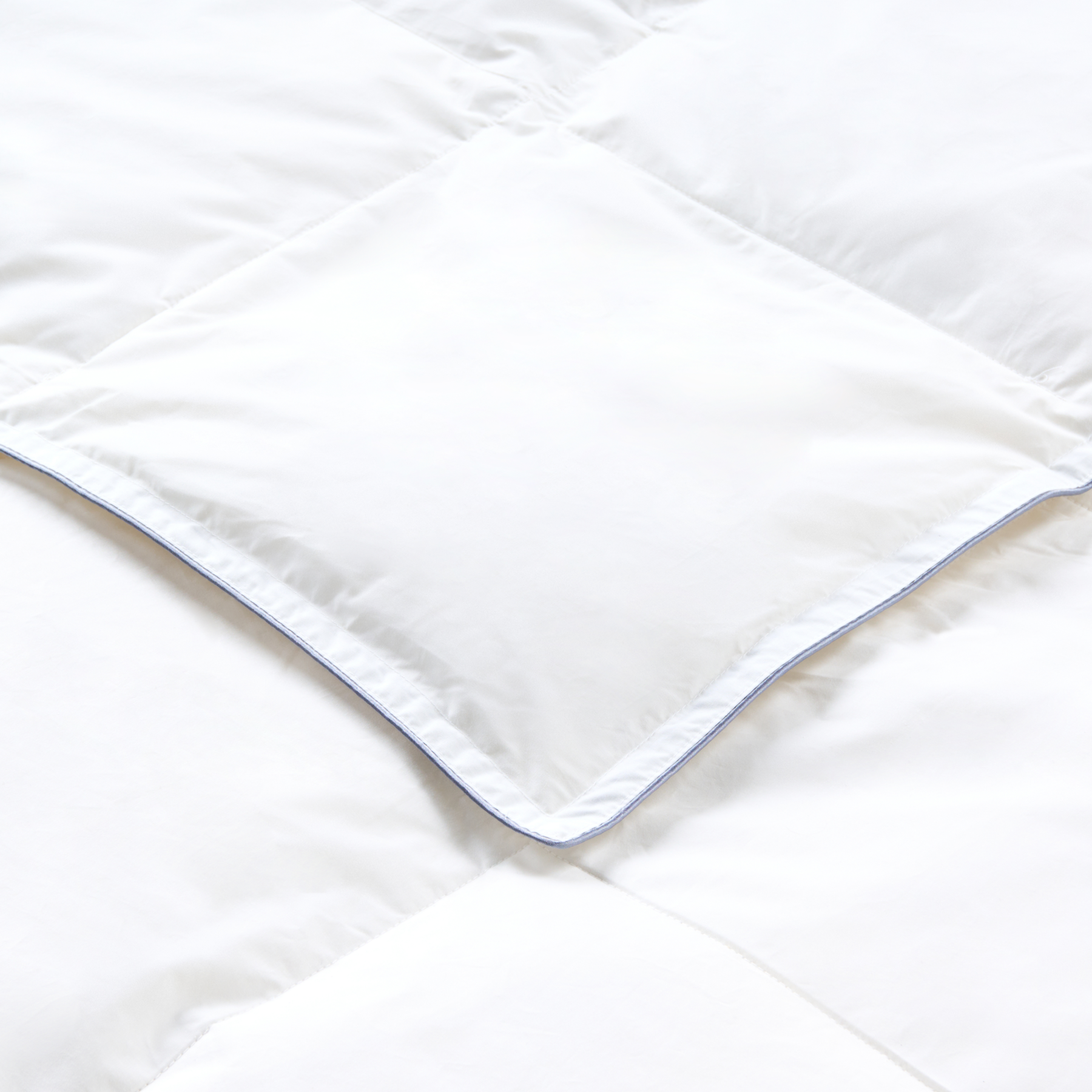 Beliani - KRIVAN - Dekbed licht warm - Wit - 150 x 200 cm - Eendendons