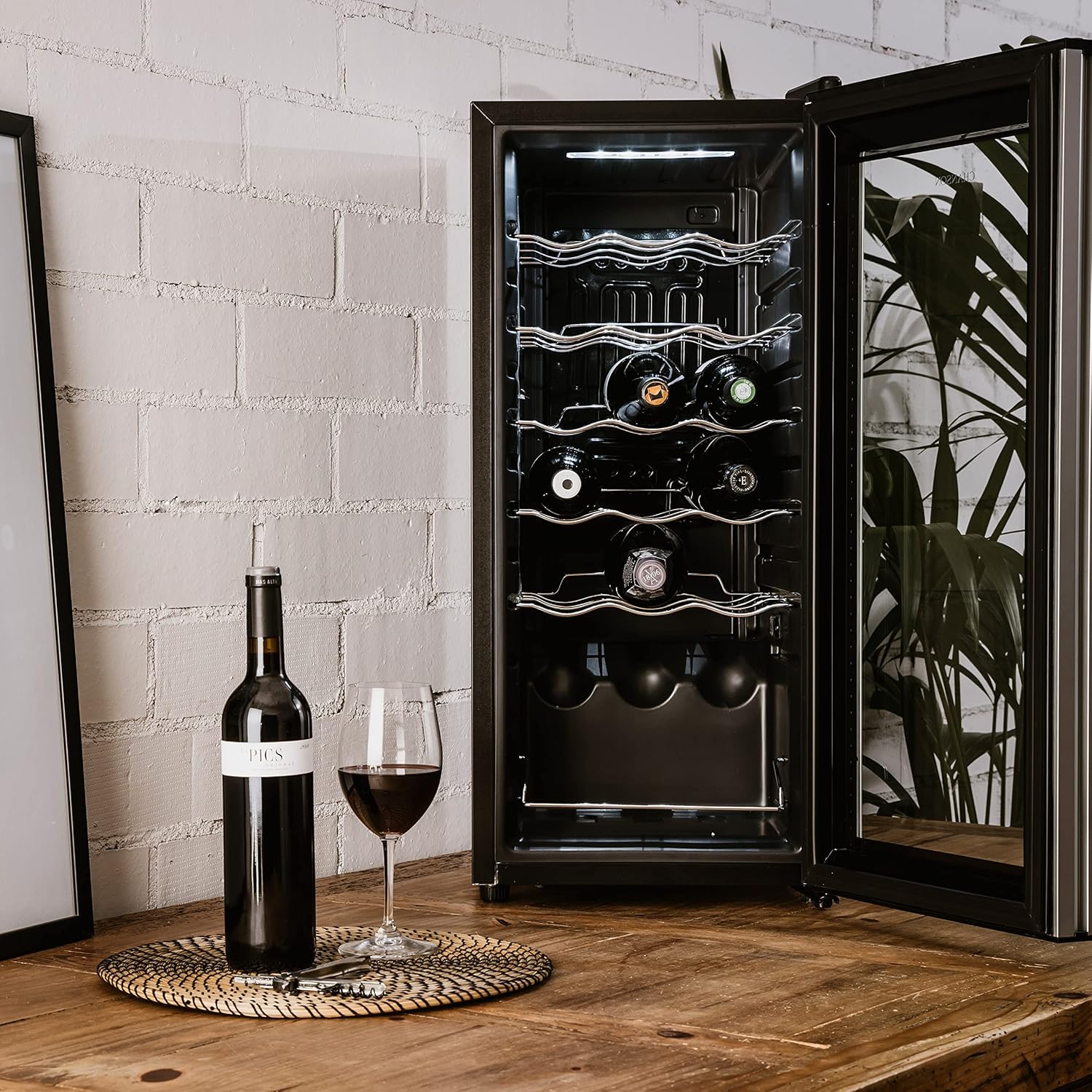 Taurus WC18C - Cave à vin pour 18 bouteilles, silencieux, ne vibre pas, isolation spéciale de l'intérieur, porte vitrée, température réglable, éclairage intérieur, noir