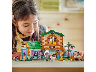 LEGO Ponyboerderij en stal (42654)