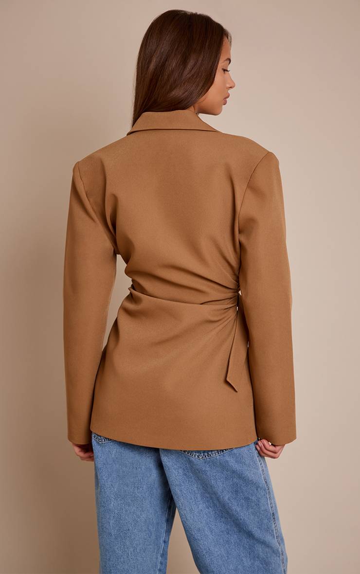 Camel Blazer À Ceinture Avec Détails Ornementaux