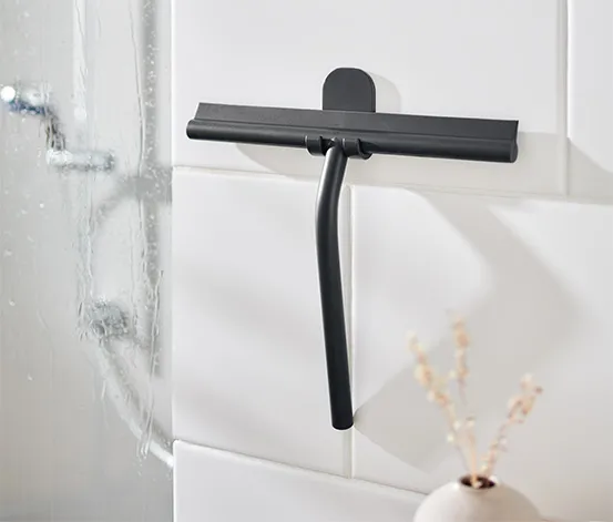 Badwischer mit Wandhalterung