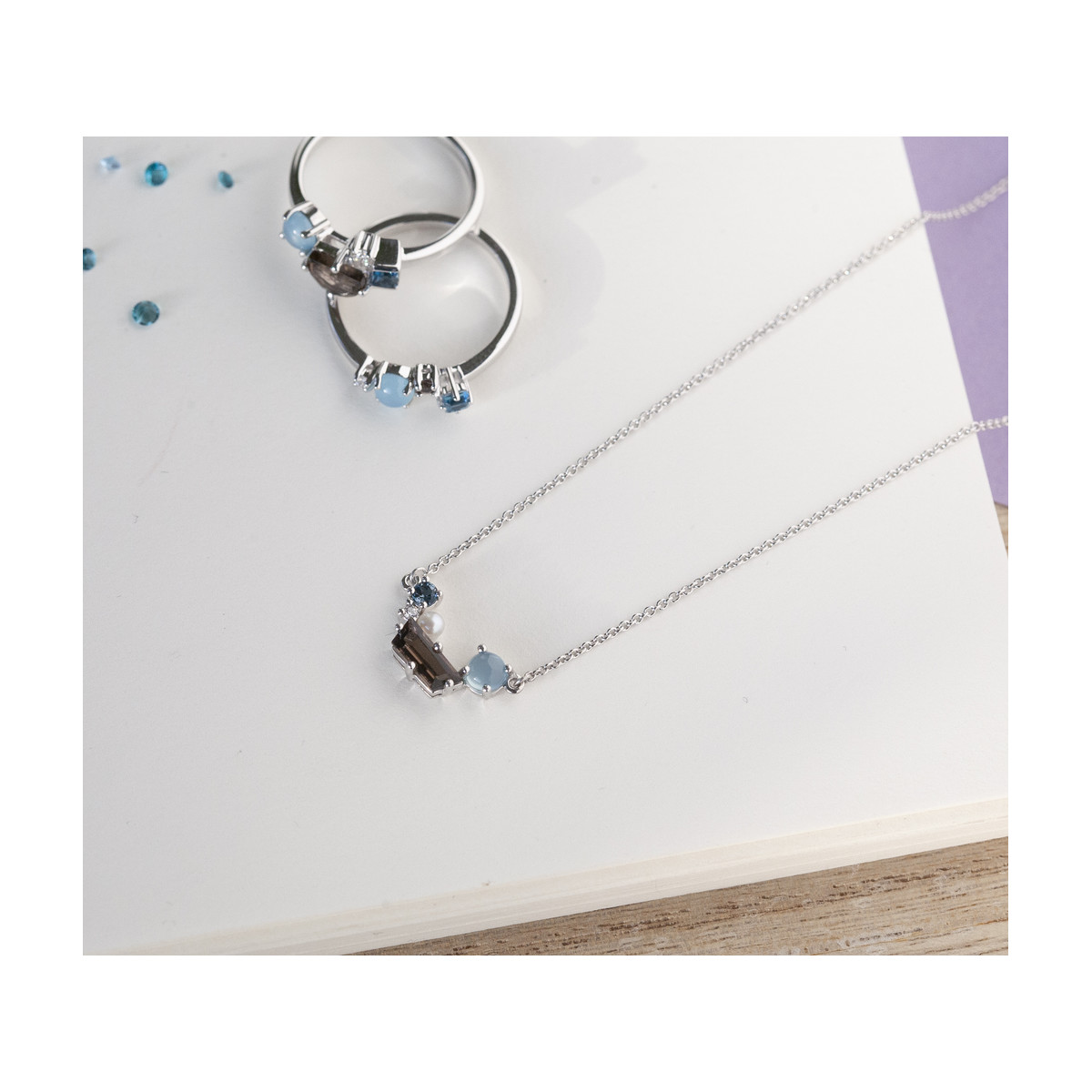 Collier MATY Or 375 blanc pierres fines 43 cm