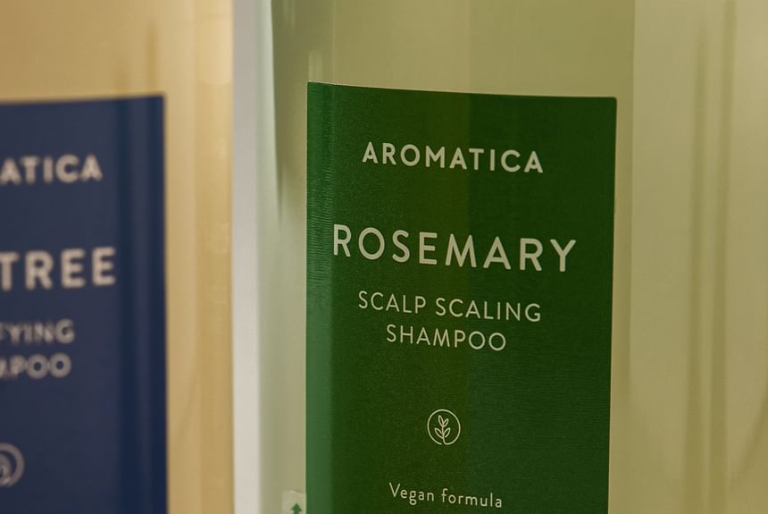 AROMATICA - Shampoo tegen hoofdhuidschilfers met rozemarijn
