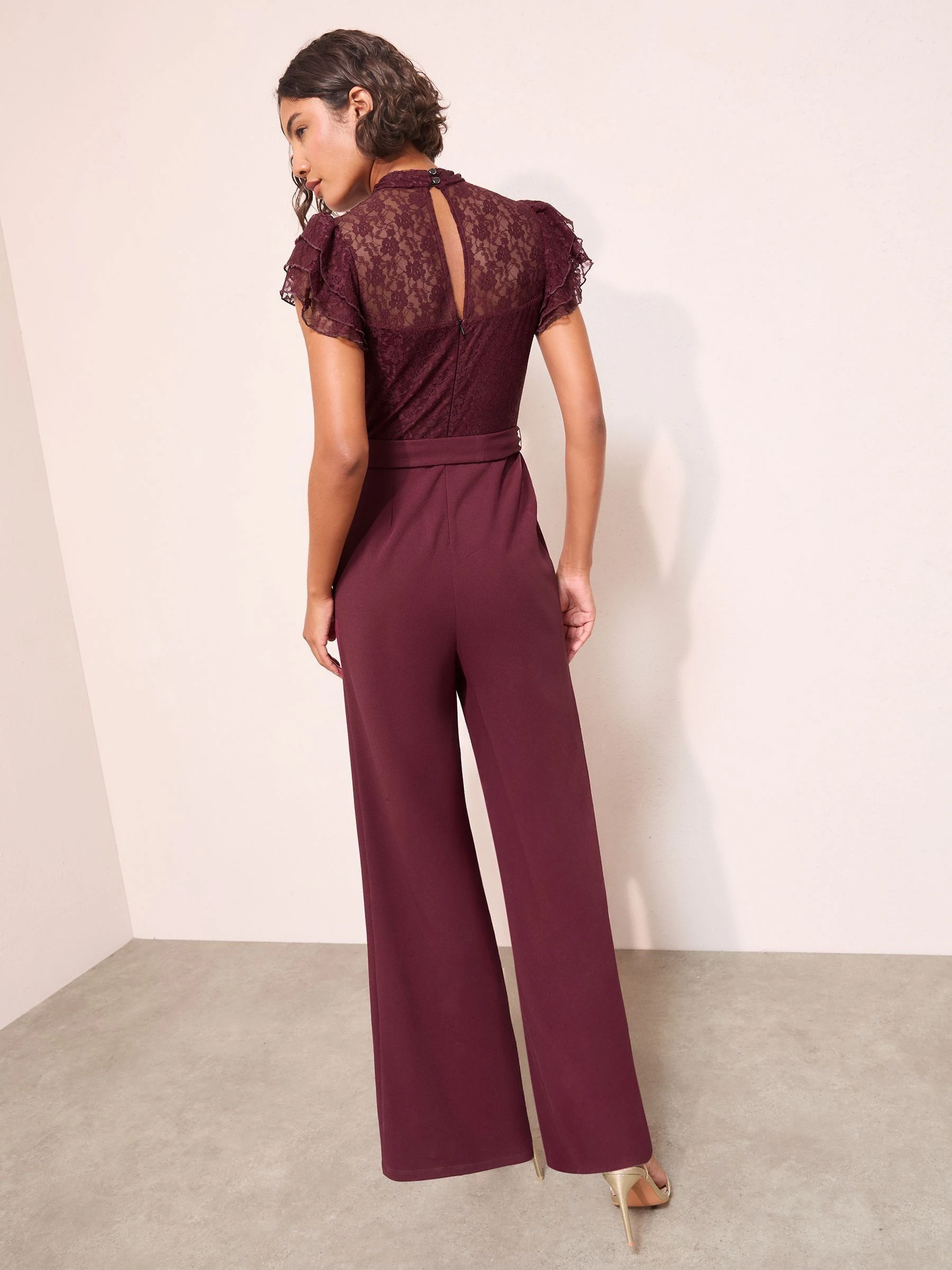 Paars - Friends Like These jumpsuit van kant en scubamix met ruches aan de mouwen