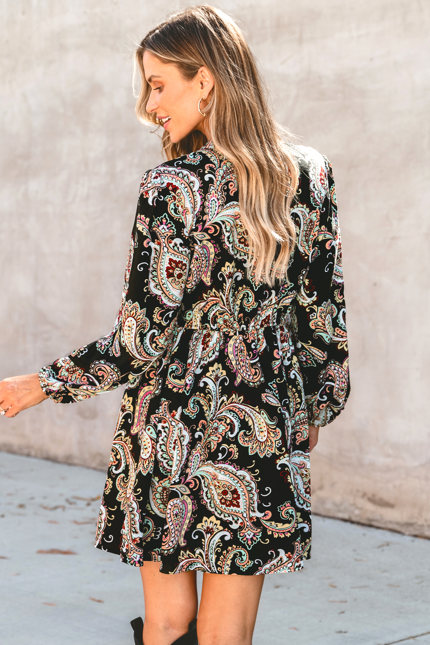 Robe trapèze avec ceinture à imprimé paisley