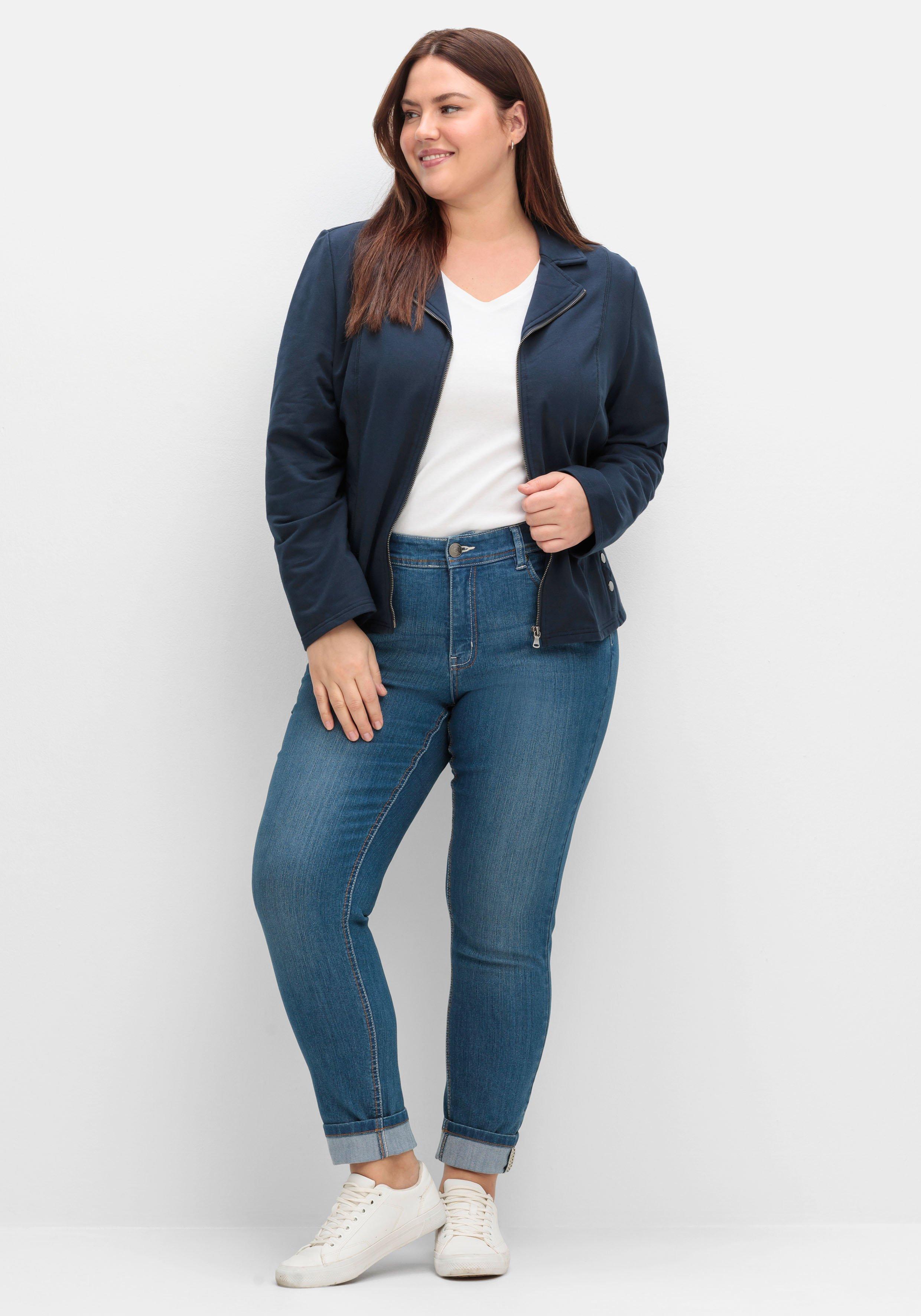 Kurzer Sweatblazer mit Reverskragen und Zierknöpfen