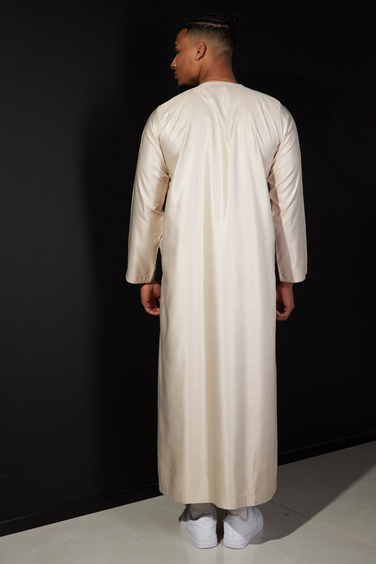 Qamis satiné beige à pompoms