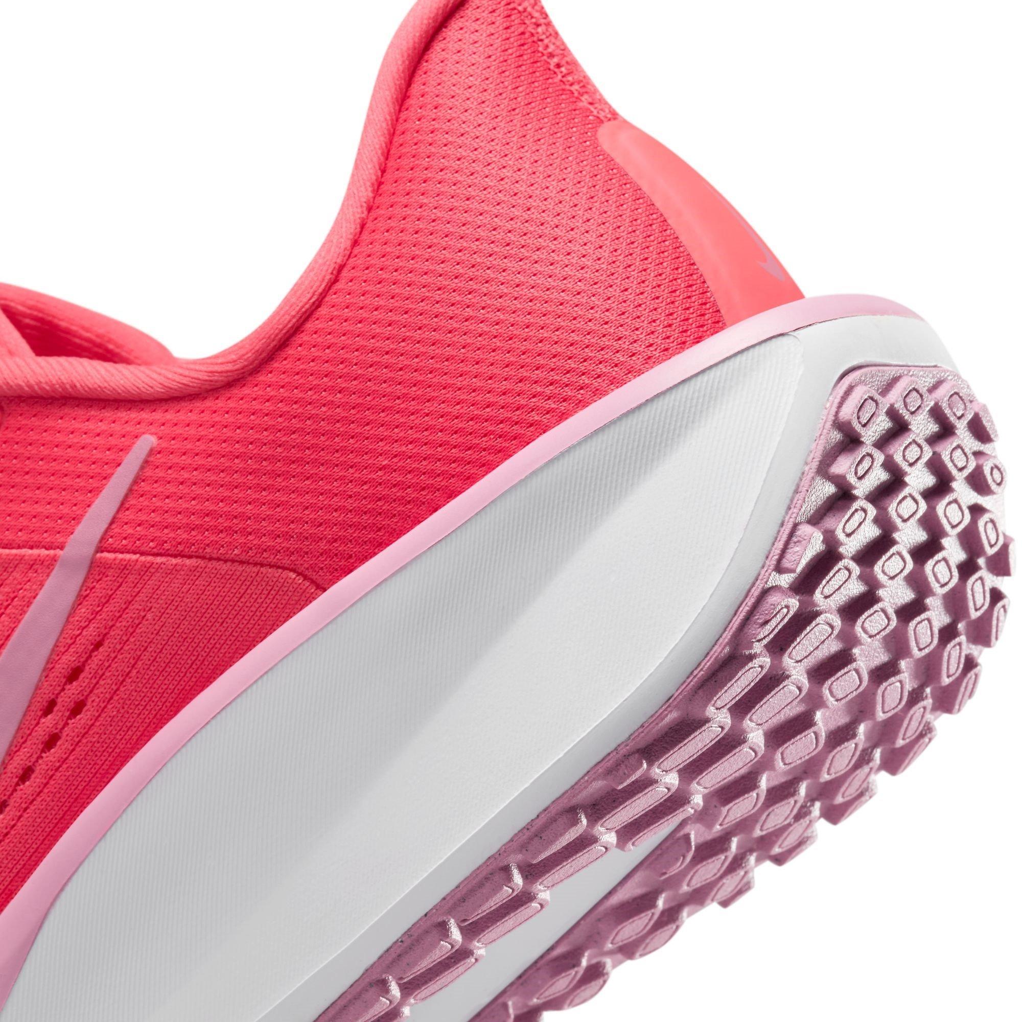 Nike Quest 6 Womens Road Running Shoes