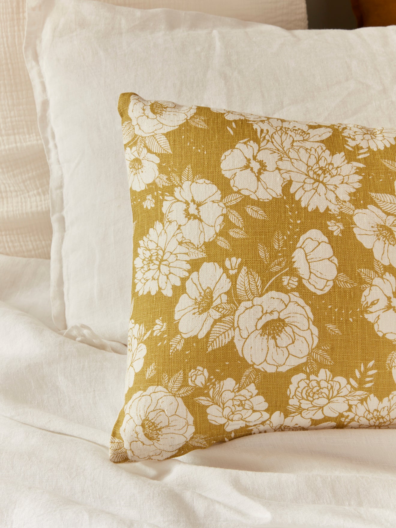 Housse de coussin fleurie en lin lavé