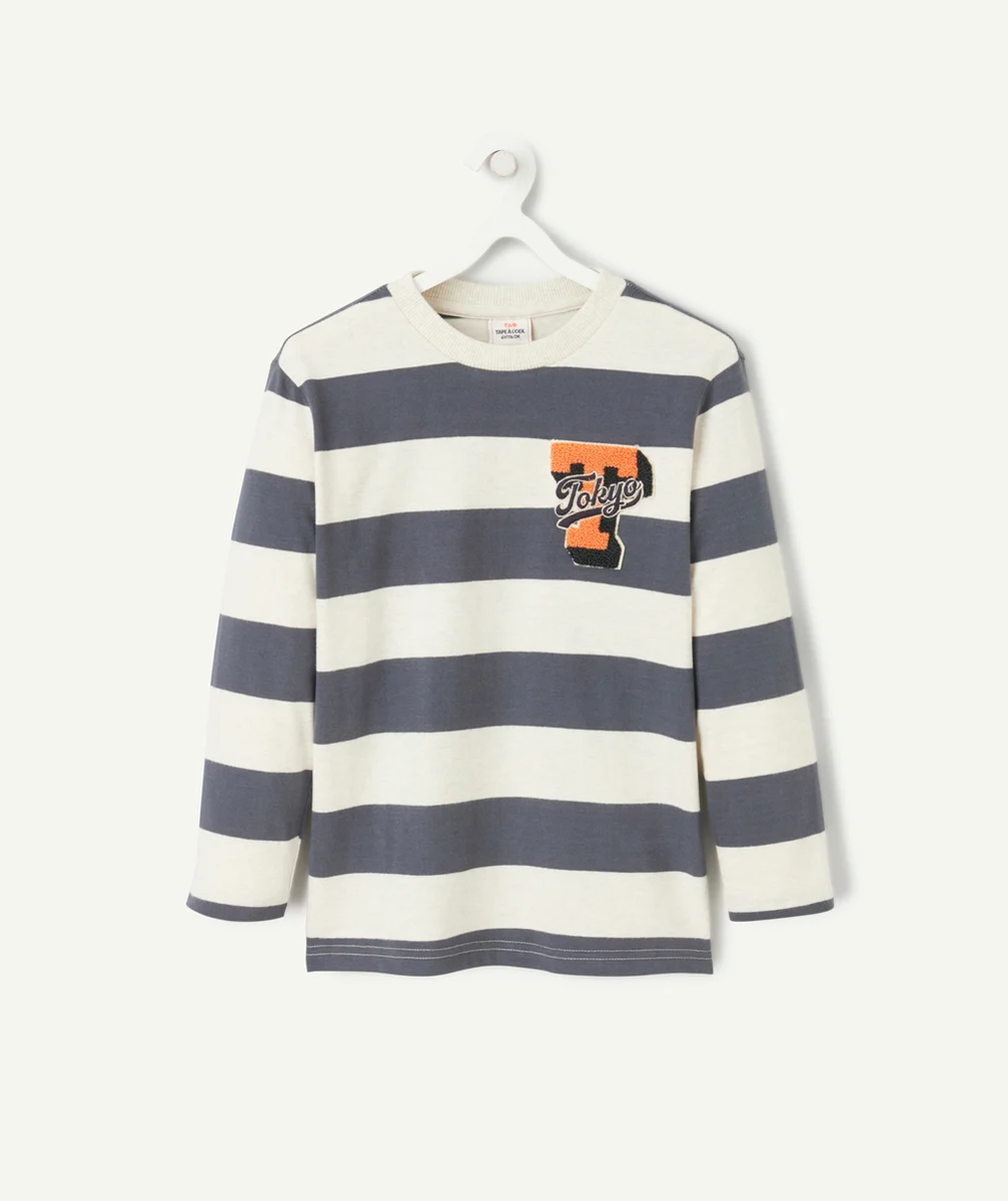 T-SHIRT GARÇON EN COTON BIO IMPRIMÉ À RAYURES AVEC PATCH EN BOUCLETTES