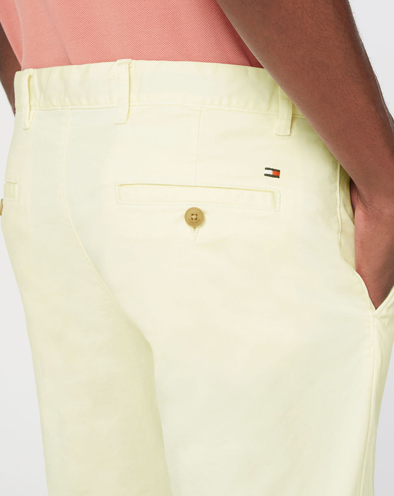 Tommy Hilfiger Pantalon Slim en Coton Bio mélangé  Bleecker Th Flex Satin Gmd écru