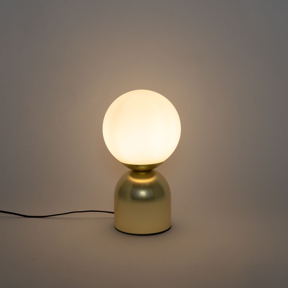 Hotel chique tafellamp goud met opaal glas - Pallon Trend