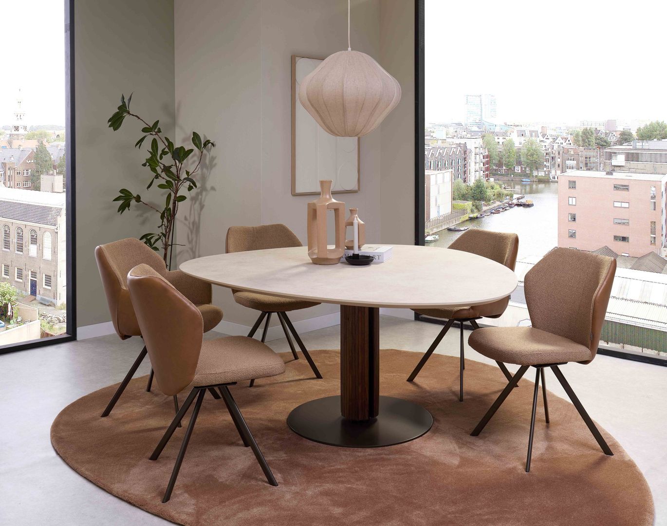 Bree's New World Steely Eettafel