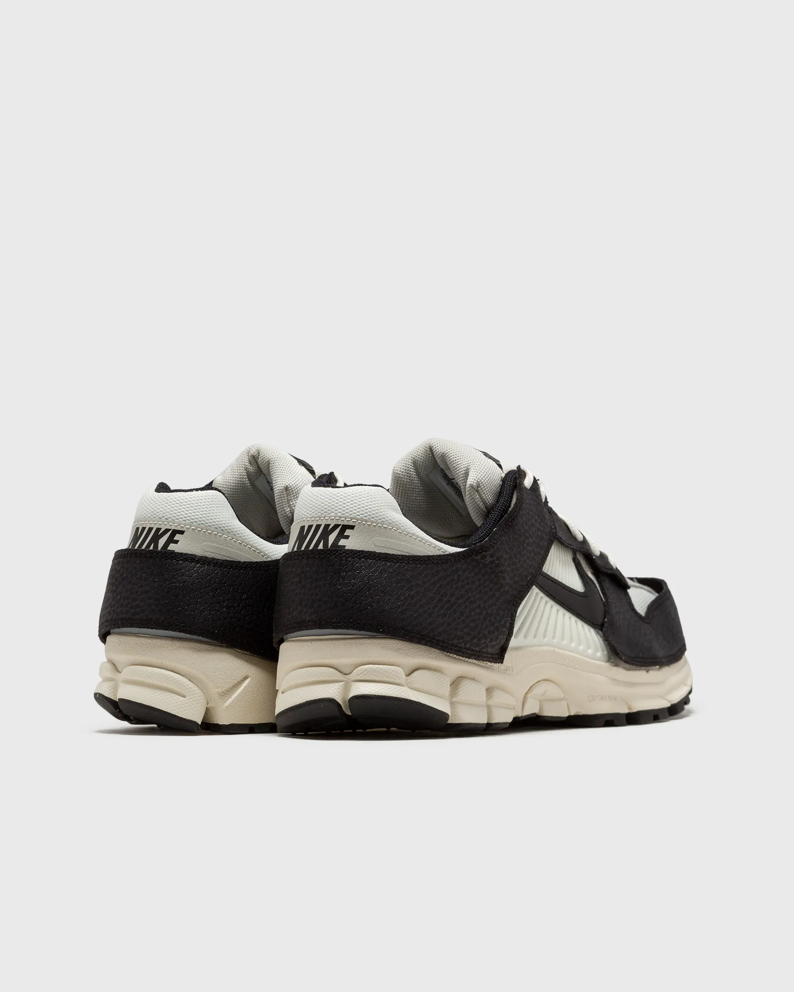 Nike WMNS NIKE ZOOM VOMERO 5 PRM