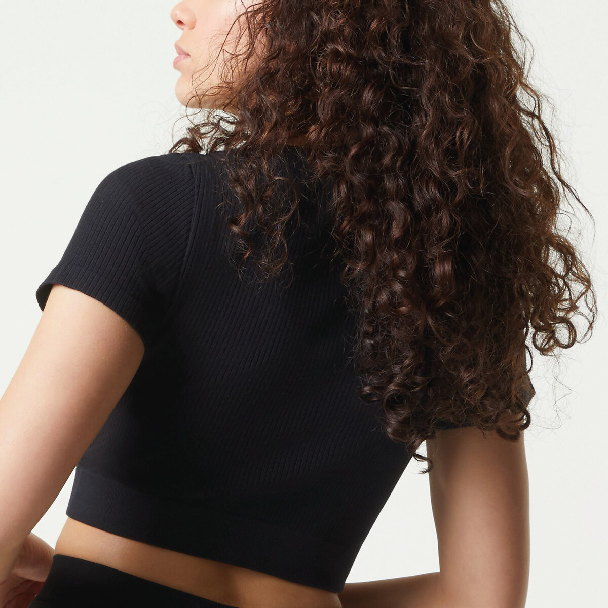 VARIANCE<br>Top cropped Feel Good