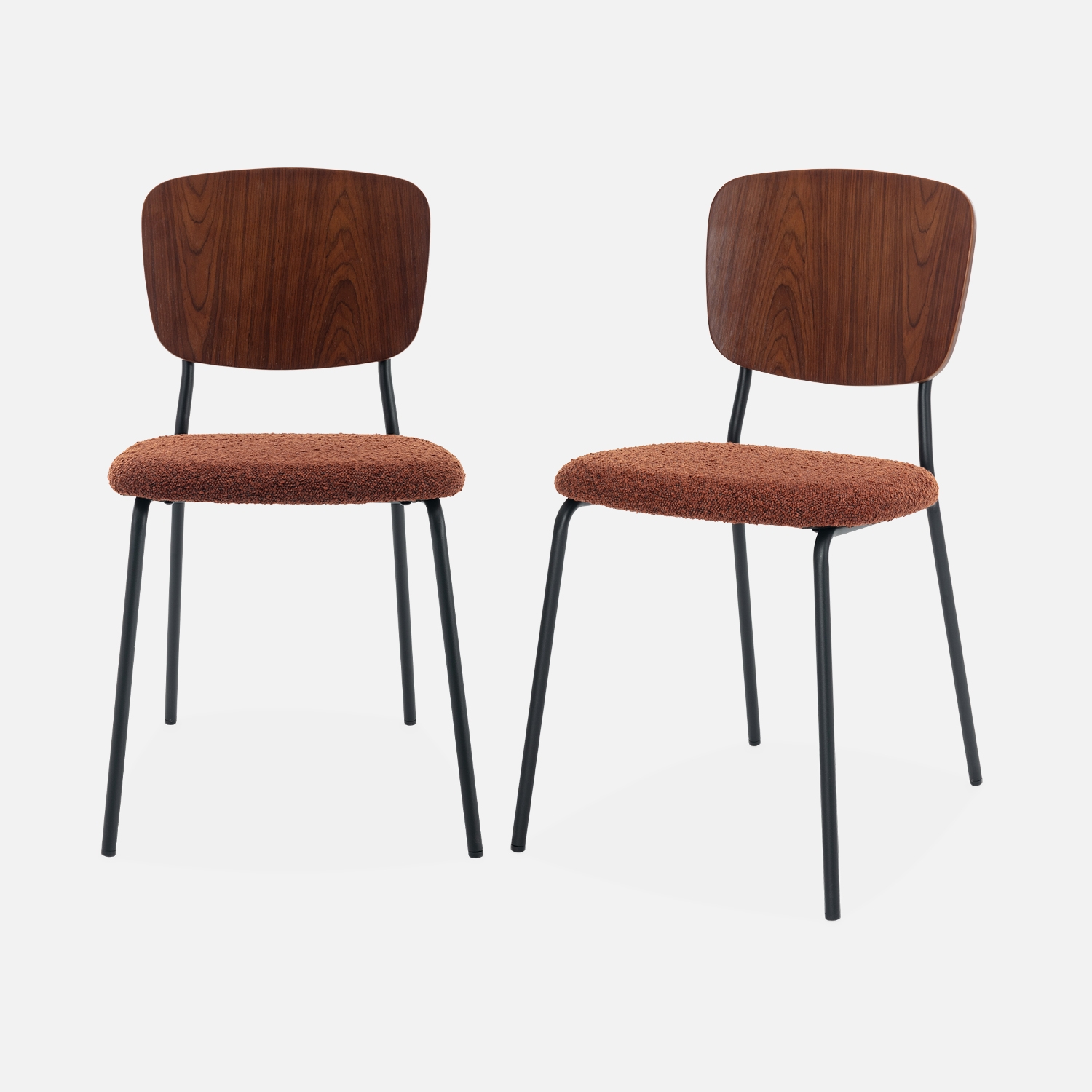 Lot de 2 chaises assise bouclette texturée terracotta. Dossier bois de peuplier courbé. Pieds en métal noir mat