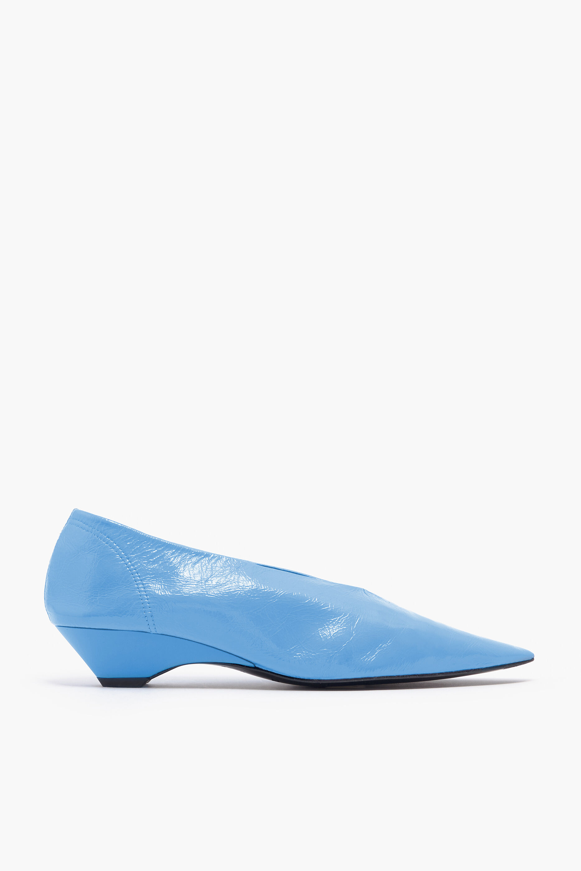 sapato de salto alto de couro azul