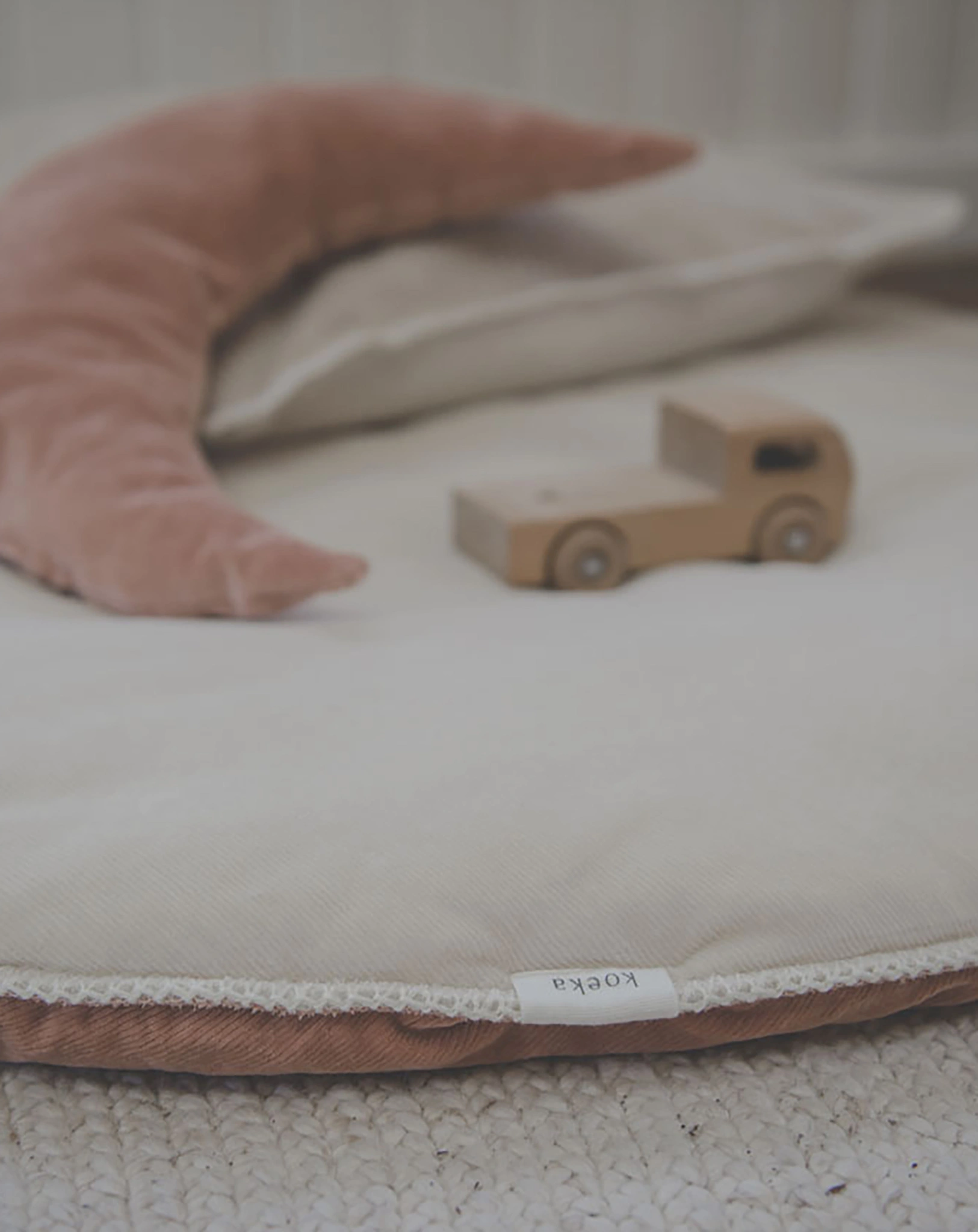 Runde Krabbeldecke ODDI (Ø 90) in soft earth/wam white