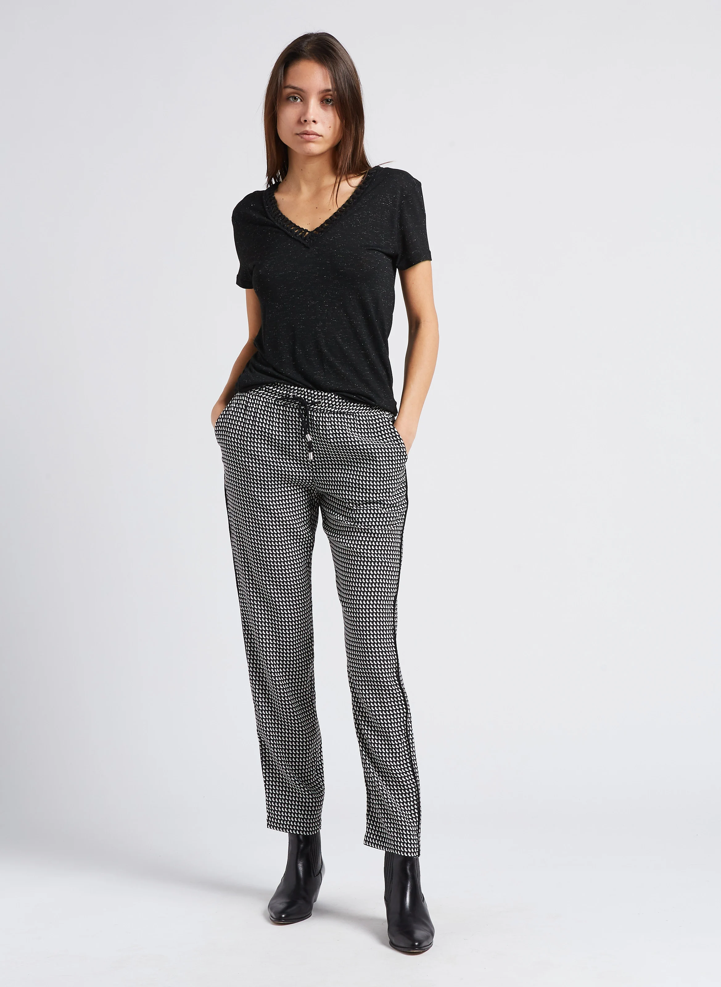 Tee-shirt droit encolure V à fibres métallisées | Noir