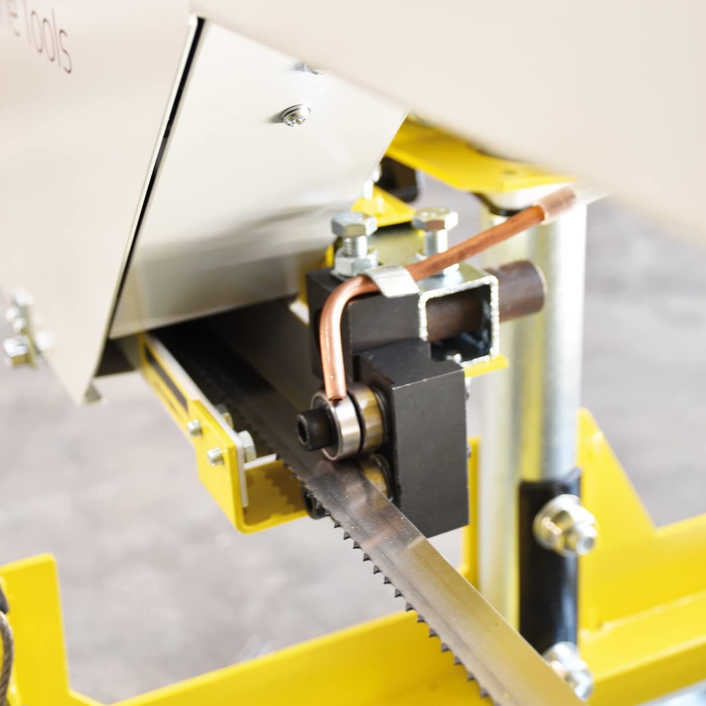 BAMATO Blockbandsäge | BBSW-400 | 3m Rollbahn (Erweiterbar) |2,2 kW Leistung | 400V Elektromotor | beidseitig kugelgelagerte Sägebandführung | Schnellspannsystem