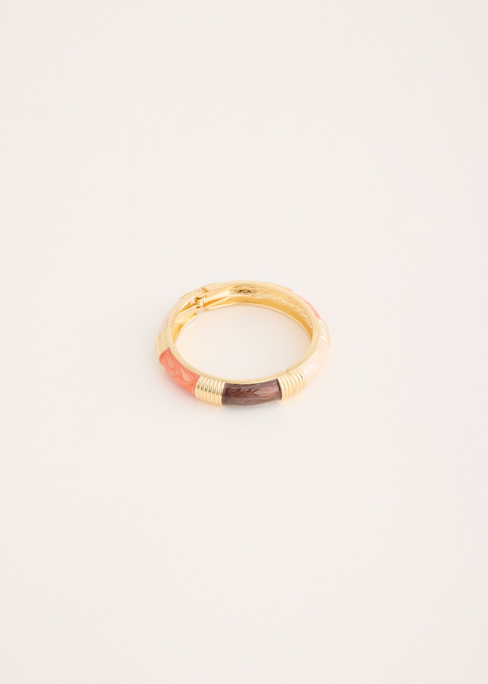 Armband met gekleurde details