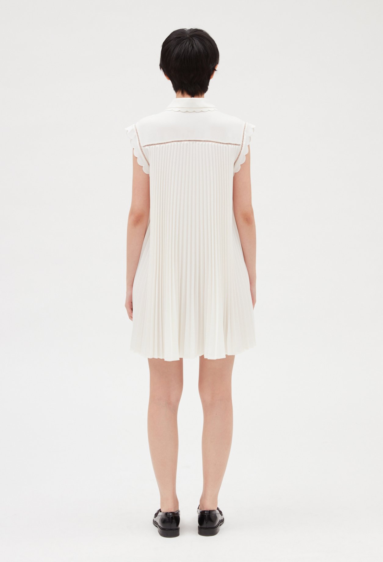 Robe courte plissee