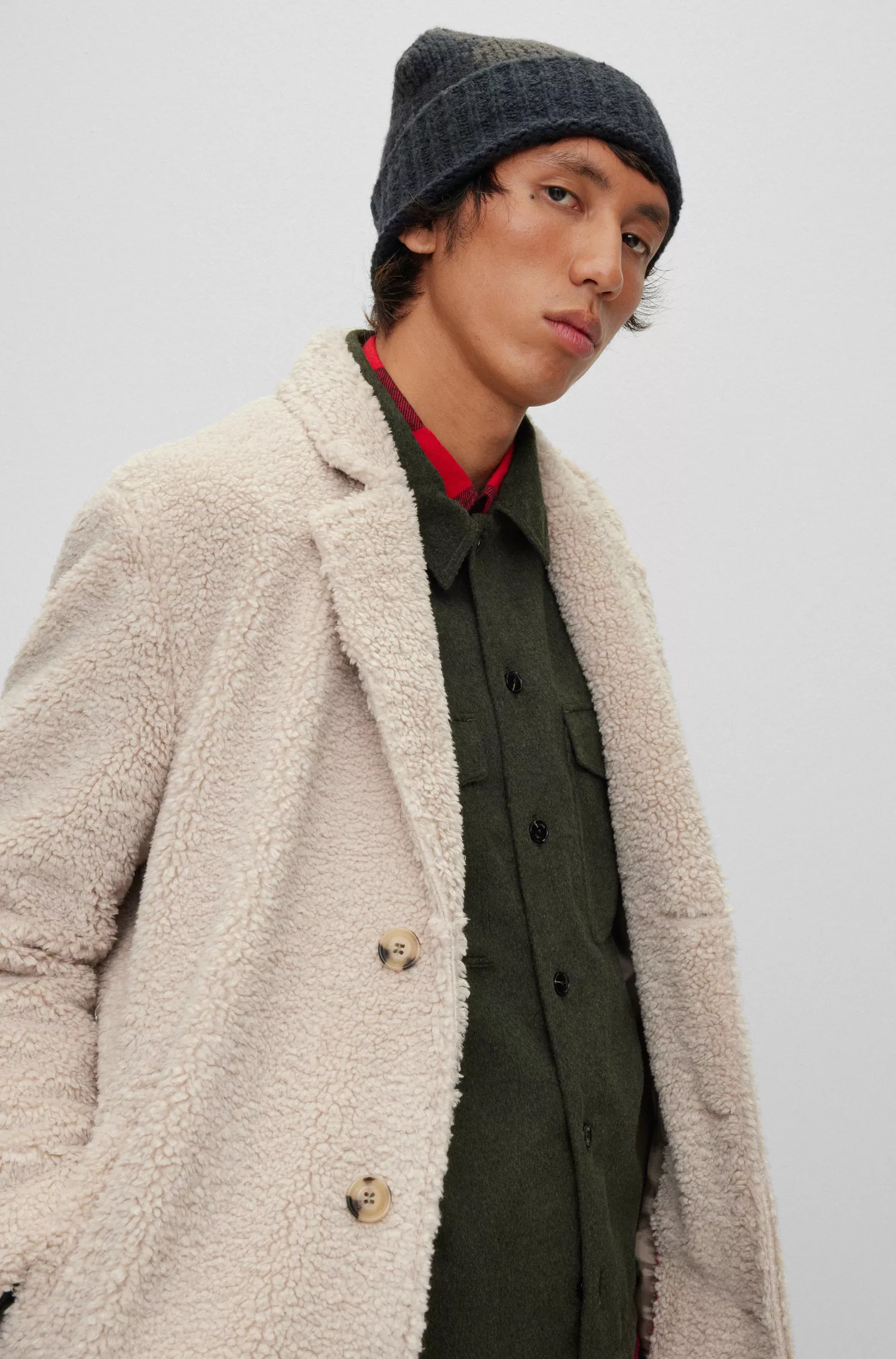 Casaco HUGO vermelho, corte regular, com botões de estilo vintage.