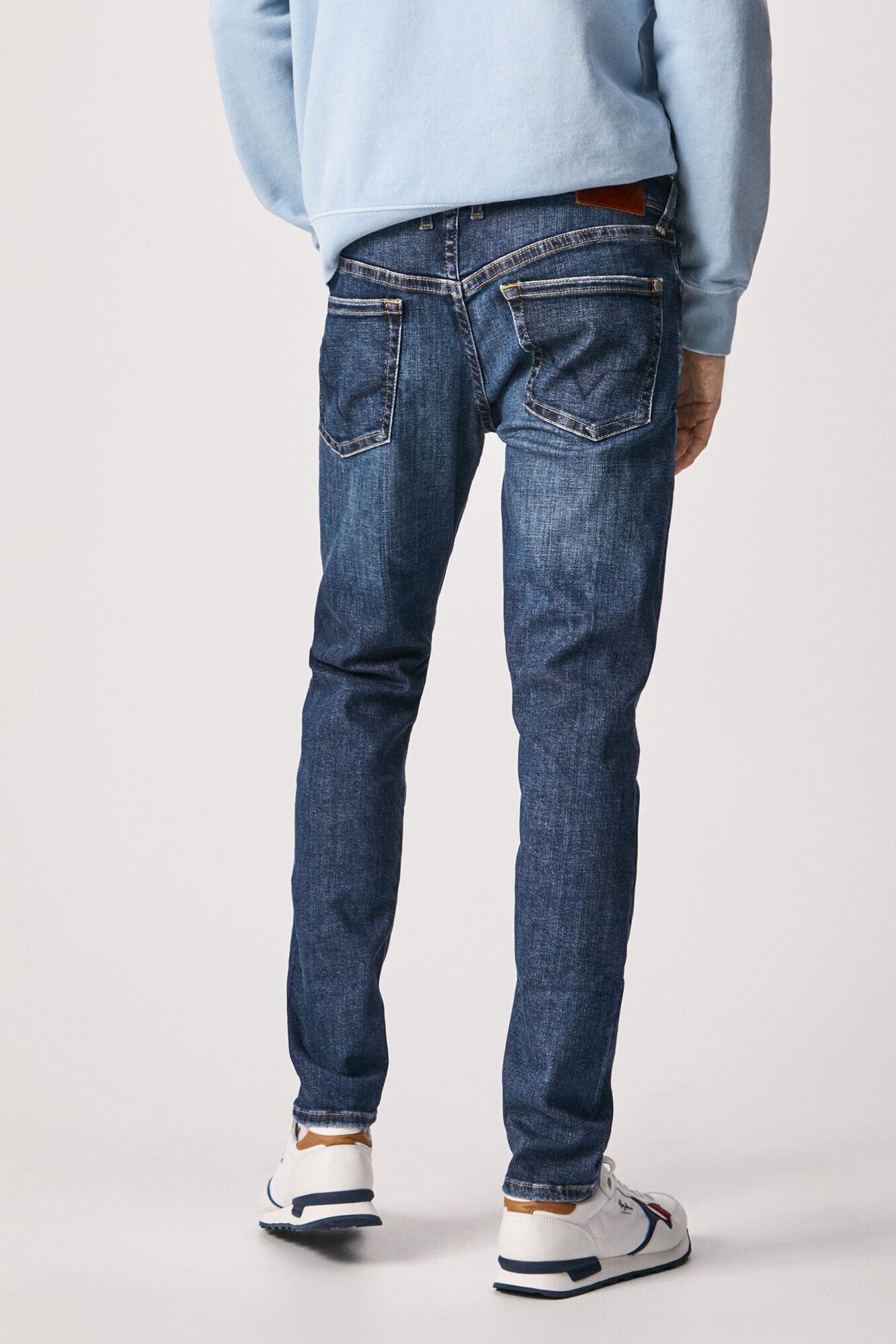 Calça jeans Hatch de corte slim, com cintura baixa e ajustada.