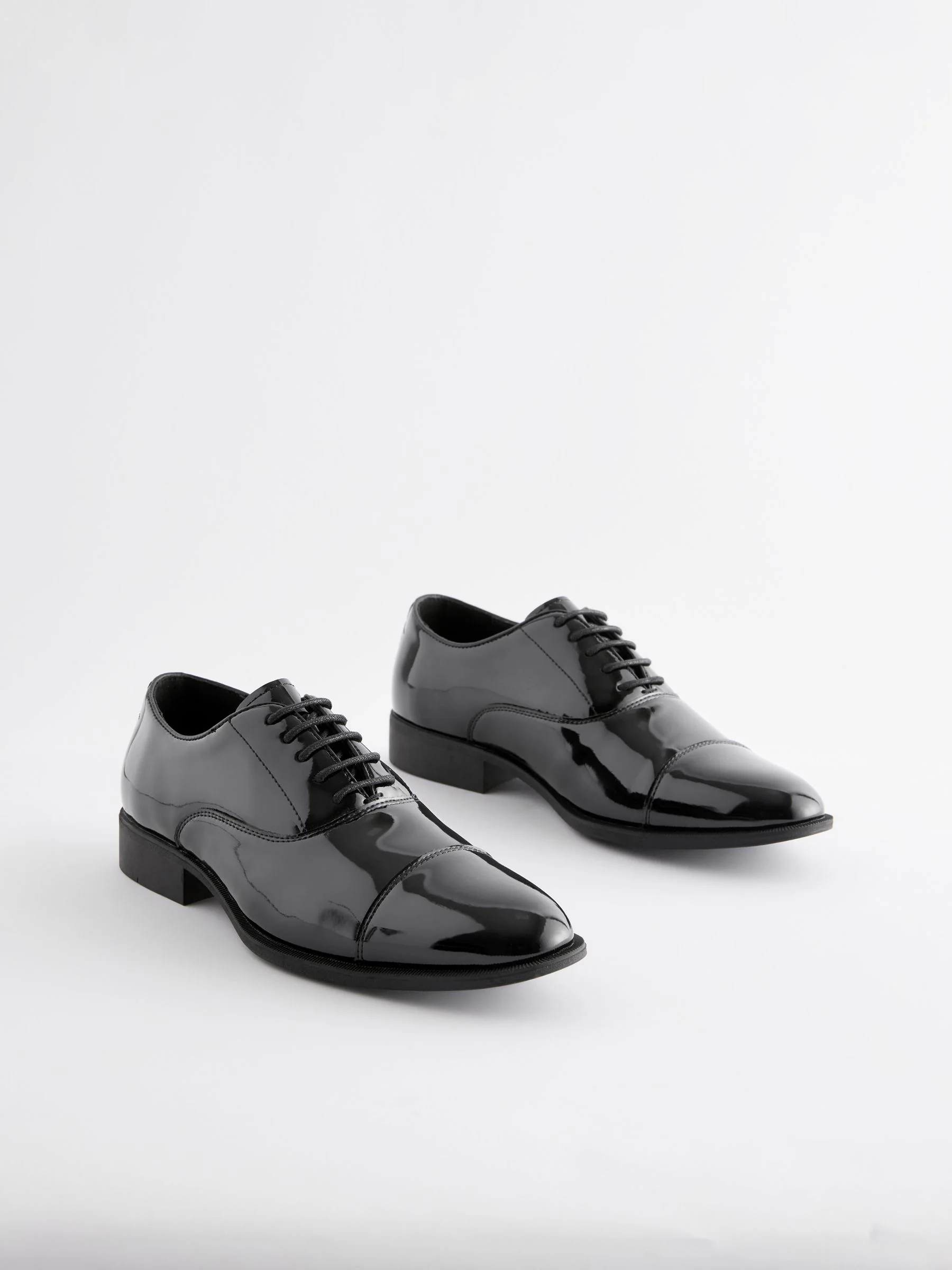 Zwart - Wijde pasvorm - Lakleren Oxford-schoenen met neusstuk
