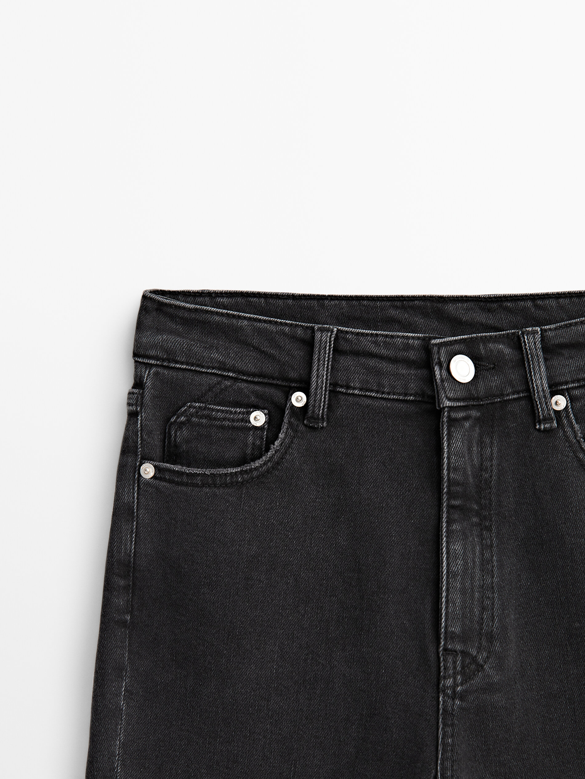 Calça vaqueira skinny de cintura alta - PRETA