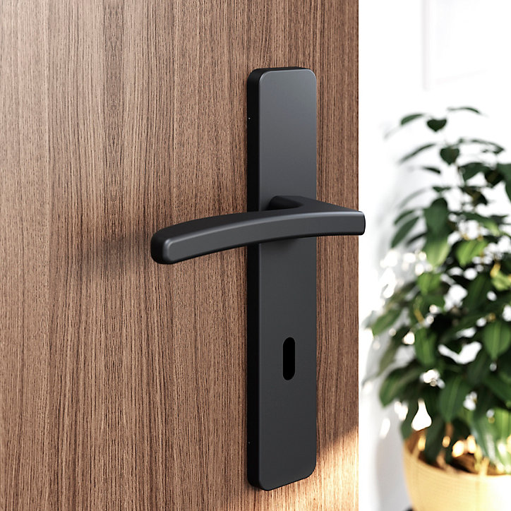 Ensemble poignée sur plaque rectangulaire serrure GoodHome Irvil effet nickel mat noir L.126.5mm x l.42mm entraxe 165-195mm