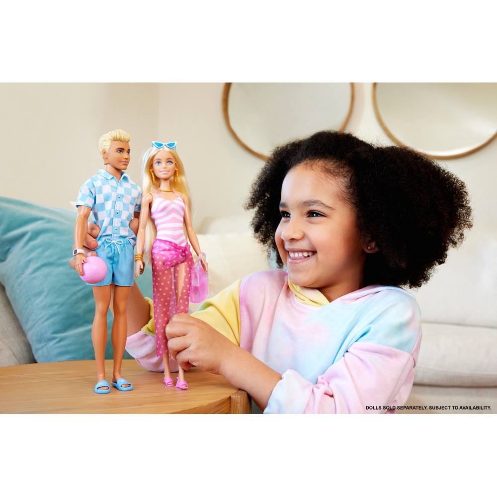 Blonde Barbie-Puppe mit Badeanzug und Strandaccessoires