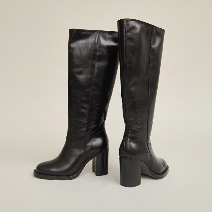 Bottes à talons  en cuir noir