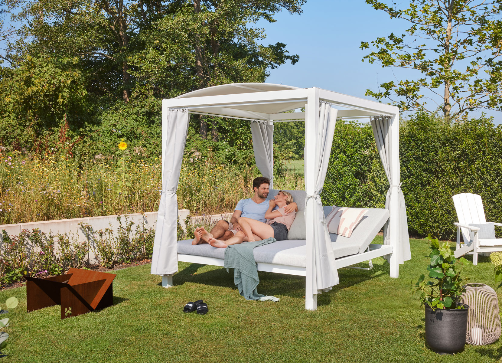 Home Deluxe Sonnenliege LYON mit Abdeckung 208x188x215cm