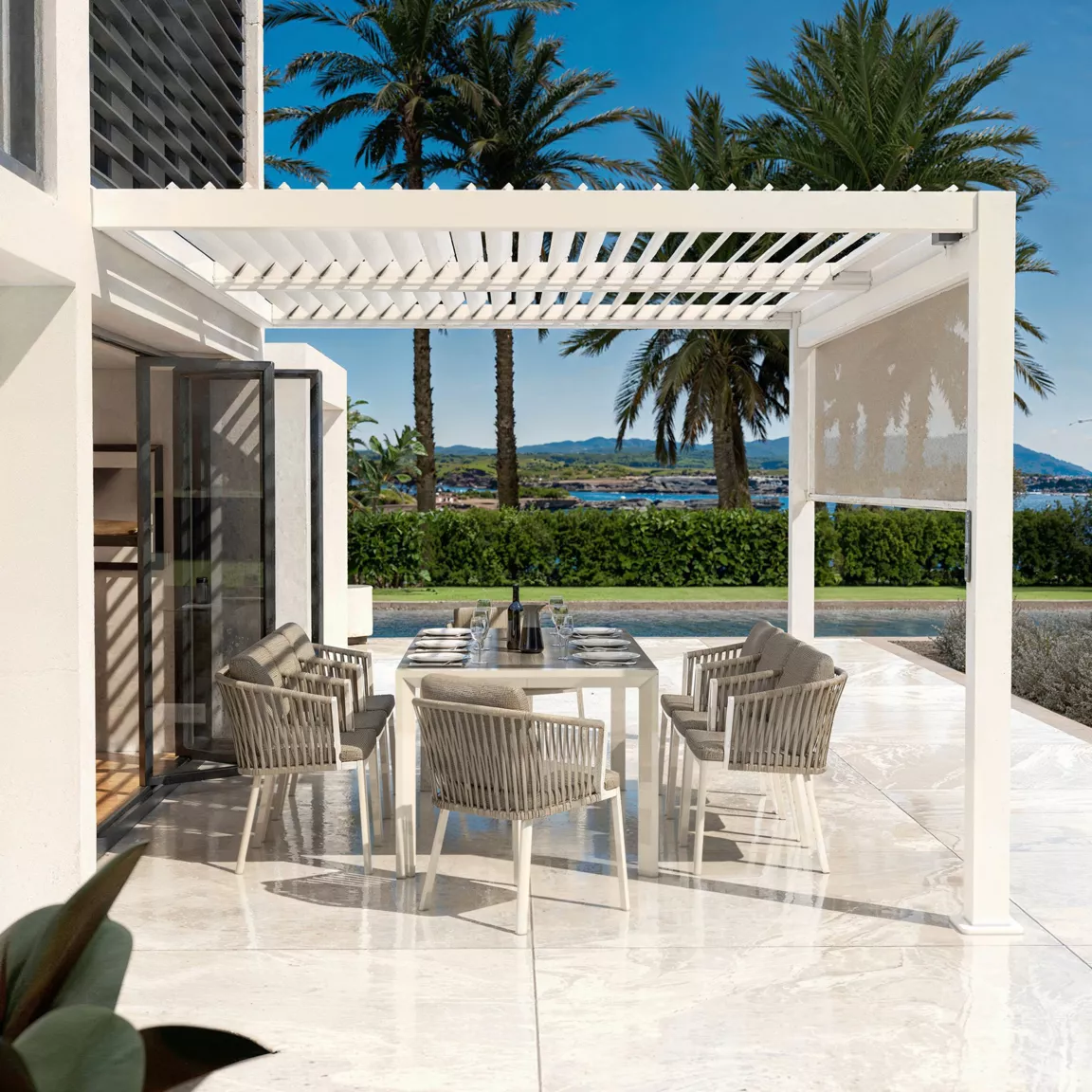 Pergola bioclimatique Adossée motorisée aluminium et LED (3 x 4 m) Blanc