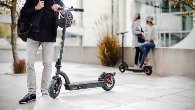 Sharp - El Løbehjul med baghjulsaffjedring - Sort