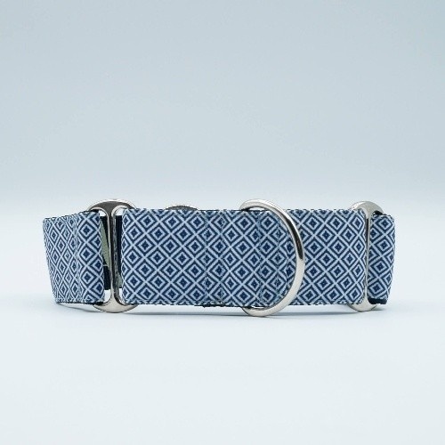 Coleira para cães Baona azul em nylon reciclado, estilo martingale, modelo Zanzibar.