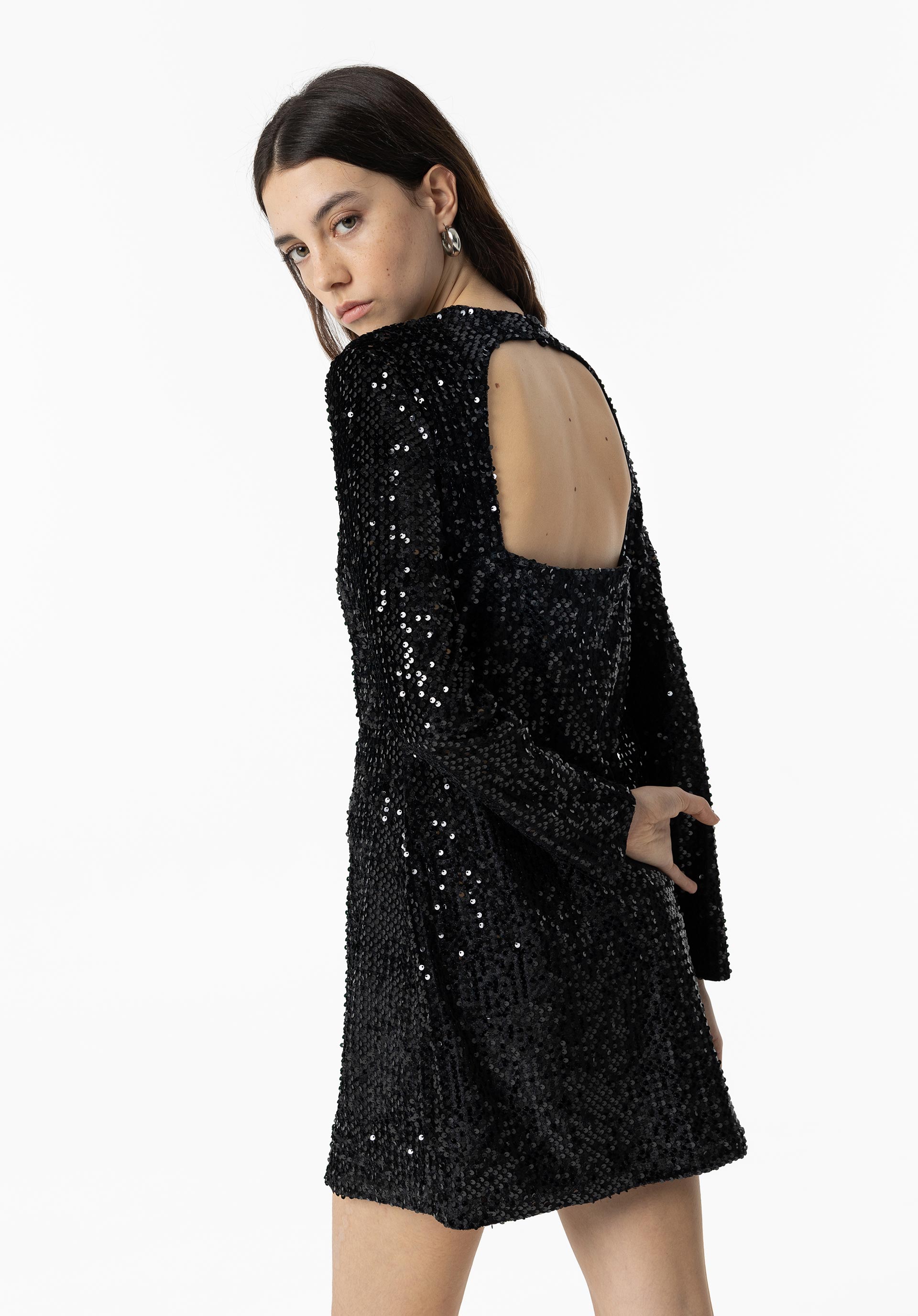 Vestido Lantejoulas Abertura nas Costas