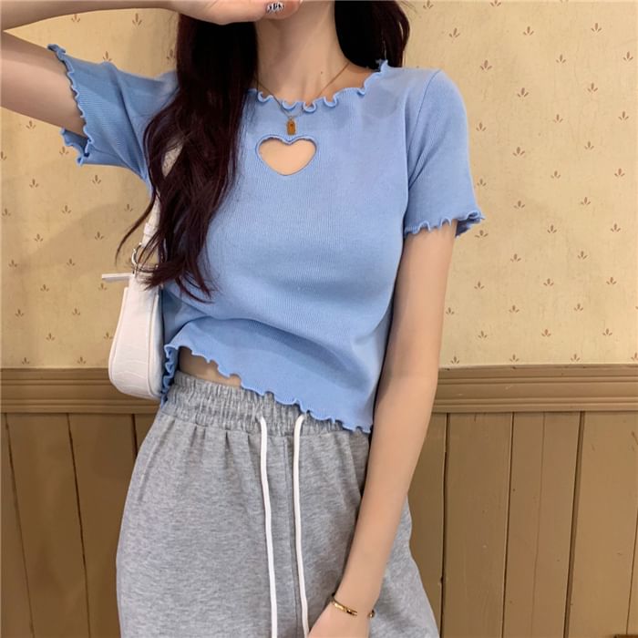 Ukiyo - Cropped T-shirt met korte mouwen en hartvormige uitsnijding en ruche