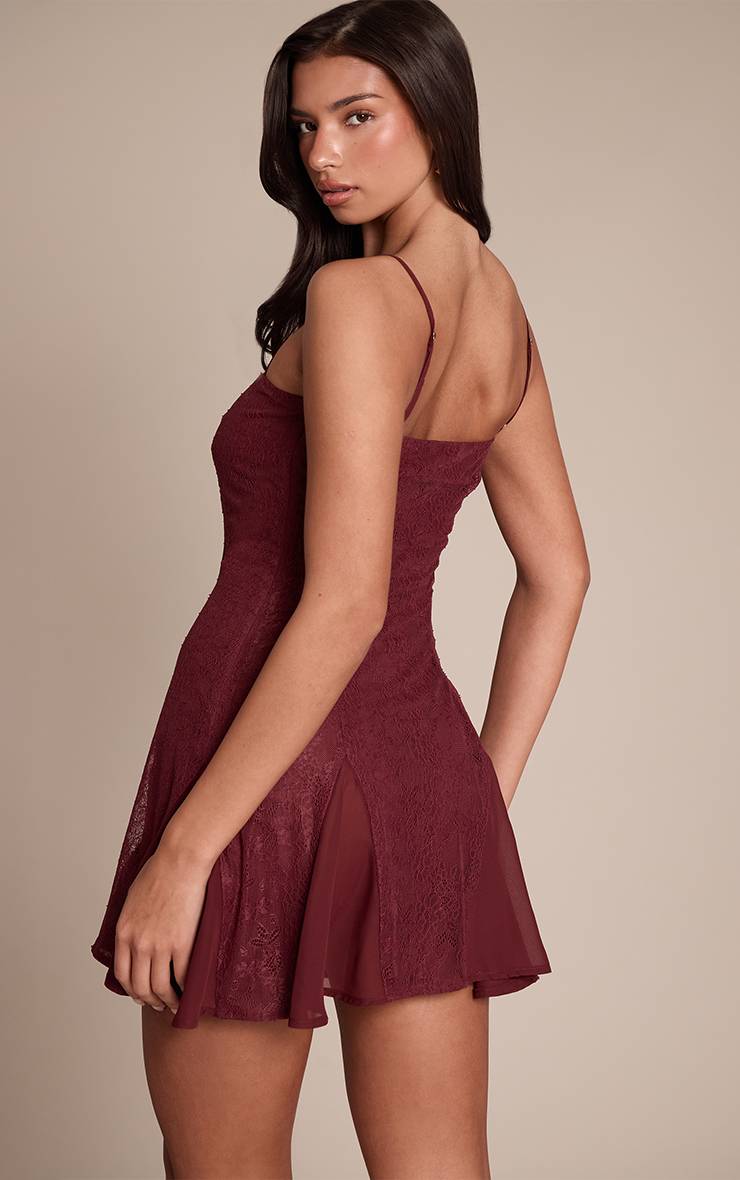 Prune Robe Droite Courte En Dentelle À Encolure Carrée