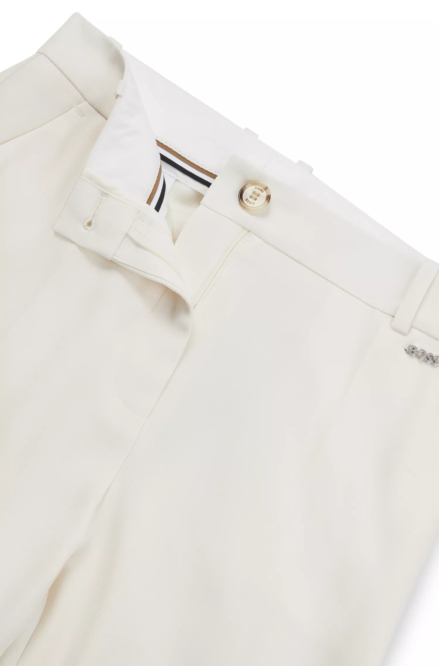 Calça BOSS preta, corte regular com perna boca de sino.