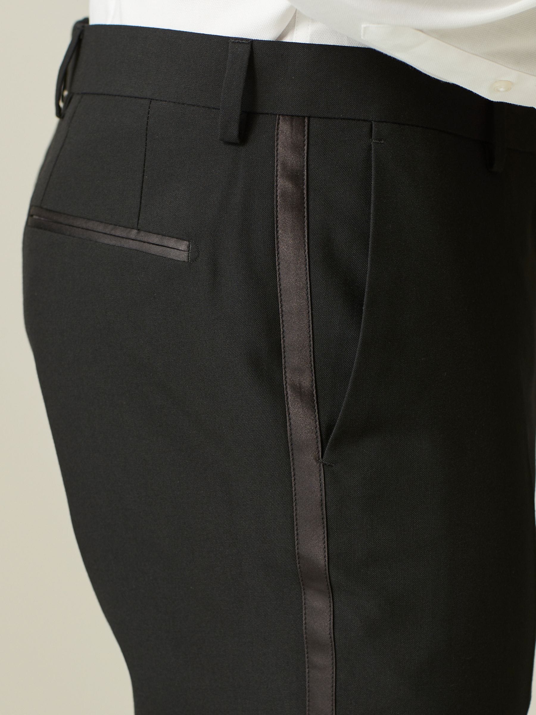 Zwart met bies - Tailored fit - Pantalon in smokingstijl